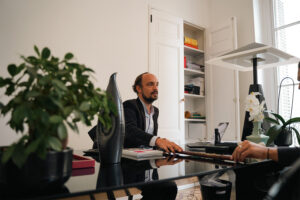 Fabien Robaldo en expertise à son bureau de Bordeaux